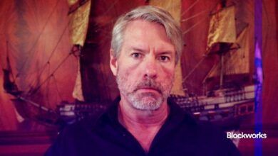 سهم MicroStrategy يتفوق على البيتكوين — لأن الشركة تشتري الكثير من البيتكوين