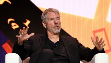 خطط شراء البيتكوين تعزز الأسهم: هل هو تكرار لمايكل سايلور أم مجرد صرعة 'آيسد تي لونج آيلاند' جديدة؟ اكتشف الآن!