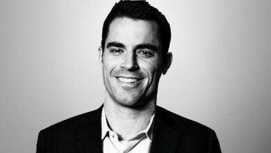 خطاب الناشط في الحرية آرون داي في ميامي يشعل الدعوة العاجلة: قاتلوا الآن من أجل حرية روجر فير