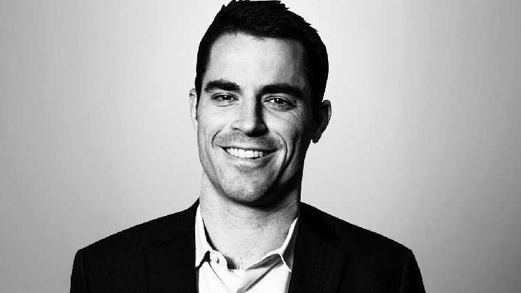 خطاب الناشط في الحرية آرون داي في ميامي يشعل الدعوة العاجلة: قاتلوا الآن من أجل حرية روجر فير