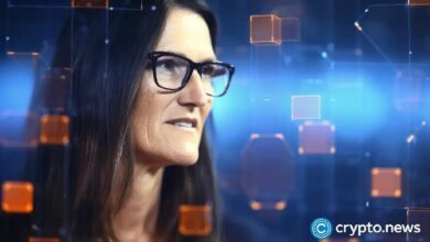 كاتي وود تشيد بتحرير العملات الرقمية: اكتشفوا كيف أطلق العنان للإبداع الاقتصادي