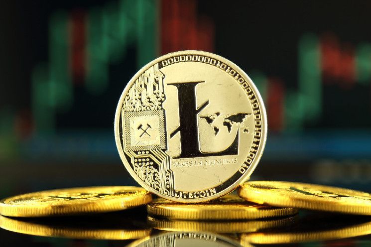 تحديث سوق العملات الرقمية: ارتفاع LTC وFTT بينما يستعيد BTC مستوى 98 ألف دولار - اكتشف المزيد!