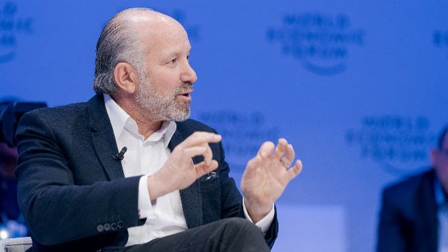 هاوارد لوتنيك يخفف موقفه بشأن استقرار تيثر وعلاقاته الاستثمارية - اكتشف التفاصيل الآن!