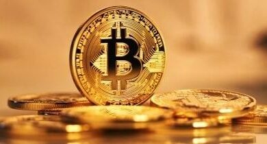 "الذهب وبيتكوين يرتفعون بعد تصريح ترامب: 'من يملك الذهب يضع القواعد'"