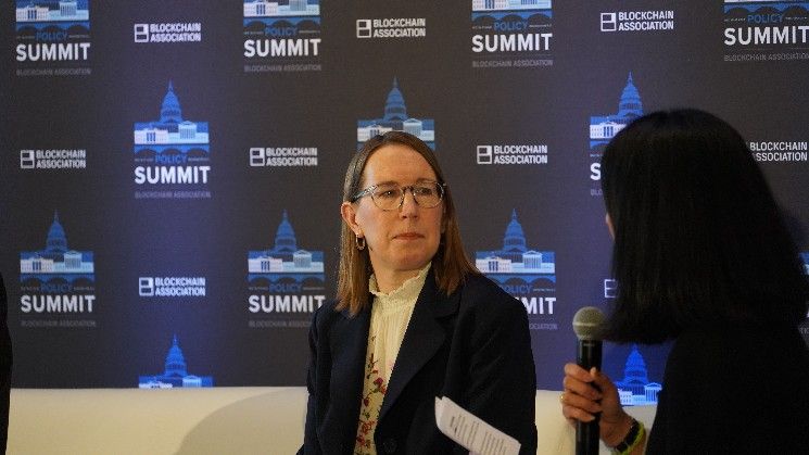 "التخزين في العملات الرقمية لا ينتهك قانون الأوراق المالية الأمريكي، وفقًا لهيئة الأوراق المالية (SEC) – اكتشف التفاصيل الآن!"