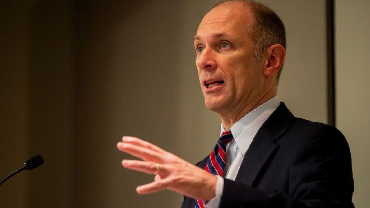 تصريحات صادمة من عضو الفيدرالي جولسبي: "كنا قادرين على خفض أسعار الفائدة، لكن..." – اكتشف السبب الآن!