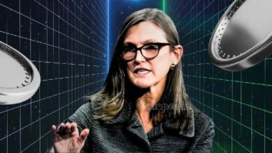 "كاثي وود: تعريفة دونالد ترامب الجمركية قد 'تحرر' السوق الأمريكي بحلول 2025 – تعرف على التفاصيل!"