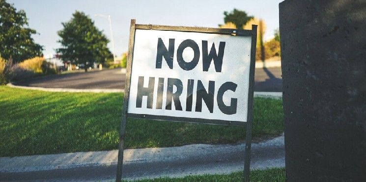 "بتكوين ترتفع مع تعافي وول ستريت في 'يوم التحرير' بفضل تقرير الوظائف القوي – اكتشف التفاصيل الآن!"