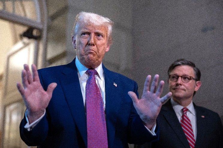 "مشاعر التفاؤل تتبدد بعد إحياء ترامب للحرب التجارية.. البيتكوين يهوي دون 109 آلاف دولار"