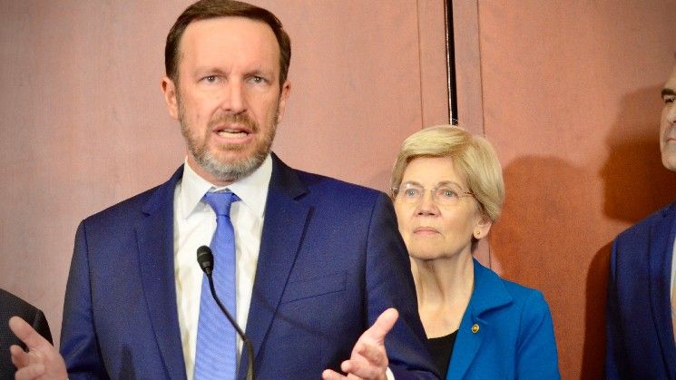 "في الأيام الأخيرة من نقاش مجلس الشيوخ حول العملات المستقرة.. صلات ترامب بالعملات الرقمية تظل تحت الأضواء"