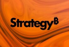 هل تواجه استراتيجية (MSTR) انخفاضًا بنسبة 25%؟ اكتشف التفاصيل الآن!