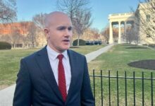 تحليل: كوينبيز تشتري البيتكوين، لكن لا تسميها استراتيجية خزينة!