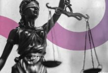 "محامي وكلبه 'ويني دوج' يواجهان الانفصال: 'فانتوم' تقدم حججها في قضية عملة ميمي"