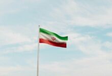 إيران تدرس إغلاق مضيق هرمز.. عملة "النفط الرقمي" الميمية ترتفع 400%! اكتشف التفاصيل الآن