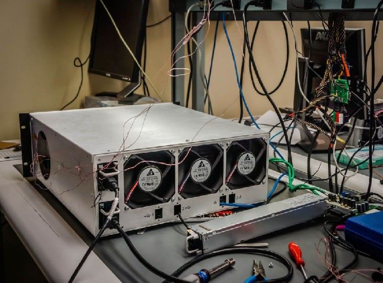 إيرادات عمال مناجم البيتكوين تهبط إلى أدنى مستوى في شهرين.. لكن ضغوط البيع ما زالت غائبة (تحليل CryptoQuant)