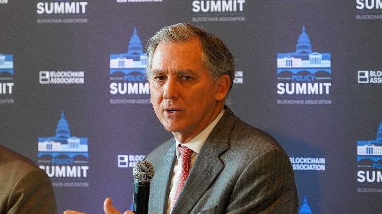 "مشاريع قوانين العملات المستقرة في الكونجرس تحتاج إلى توافق في عدة نقاط: تأكيد من الفرنسي هيل – تعرف على التفاصيل الآن!"