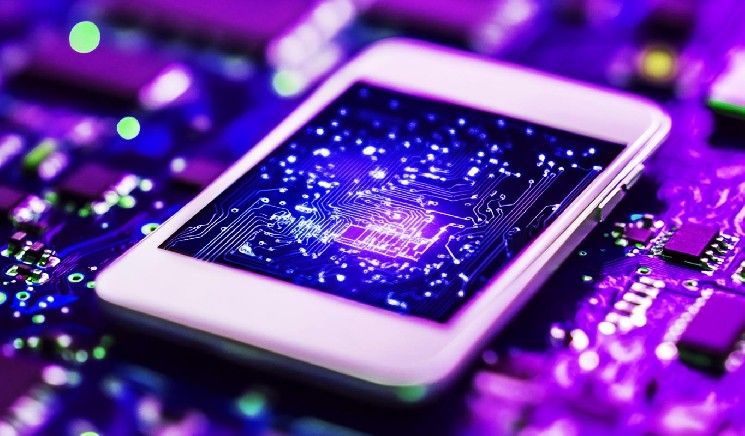 "أقارب بالزواج يسرقون 794 ألف دولار من ضحايا مسنين بعد اختراق هواتفهم وتعطيل المصادقة الثنائية: وزارة العدل الأمريكية"