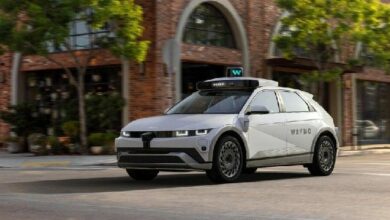 سيارات Waymo ذاتية القيادة تحترق خلال احتجاج ICE في لوس أنجلوس – اكتشف التفاصيل الآن!