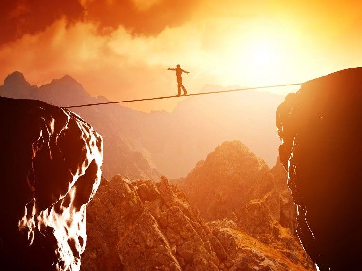 العملات البديلة والرموز غير القابلة للاستبدال (NFTs) تجذب المستثمرين المغامرين: دليل أخبار الكريبتو الأمريكي اليومي