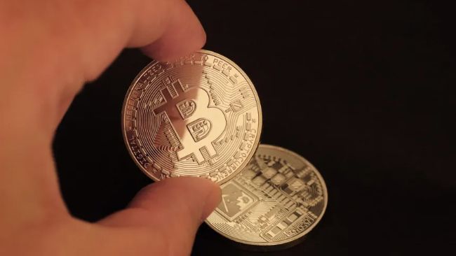 خبير السوق: أصبح البيع على المكشوف للبيتكوين "غير قانوني" – اكتشف السبب الآن!