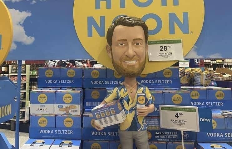 "ديف بورتنوي يراهن بقوة على انخفاض تسلا ويستثمر 10 ملايين دولار في أسهم TSLA – اكتشف التفاصيل الآن!"