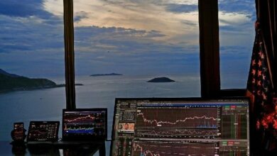 "بتكوين ودوجكوين وXRP ترتفع مع تلميحات بيسنت لصفقات تجارية قبل موعد رسوم التحرير"