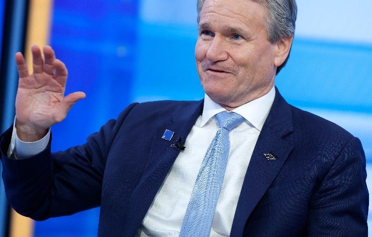 "بنك أمريكا ينضم إلى سباق الـ Stablecoins.. الرئيس التنفيذي موينيهان يؤكد: العمل جارٍ بالفعل!"