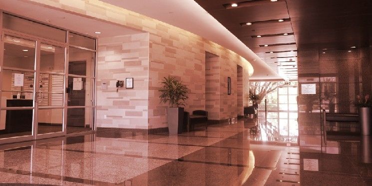 ذه ما وجدته في مكتب جاستن صن، ملياردير التشفير الصيني، في فلوريدا! اكتشف التفاصيل الآن