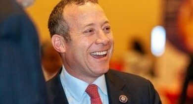 "النائب جوش جوثيمر: الديمقراطيون يقدمون ردود فعل إيجابية على قانوني GENIUS وClarity – اكتشف التفاصيل الآن!"