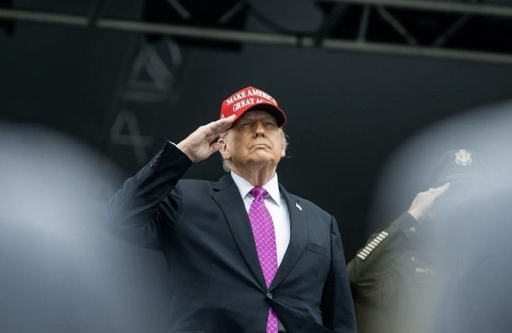 "بتكوين وإيثير مترددان، XRP مستقر بعد إعلان ترامب فرض رسوم جمركية بنسبة 30% على الاتحاد الأوروبي والمكسيك – تعرف على التأثير الآن!"