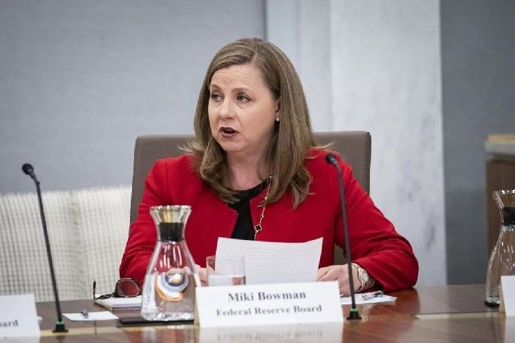 عضو رفيع في الاحتياطي الفيدرالي يوجه تصريحات حاسمة بشأن أسعار الفائدة والاقتصاد الأمريكي