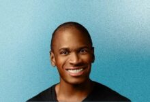 آرثر هايز: سكوت بيسينت يخطط للسيطرة على الاحتياطي الفيدرالي لإعادة تصنيع أمريكا