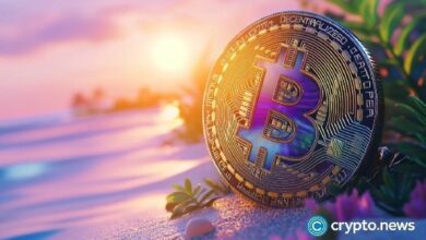 سعر البيتكوين يشكل نموذجين خطرين وسط تدفقات الخروج من صناديق الاستثمار المتداولة