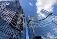 صناديق XRP و Solana ETF: هل هي مصادقة وول ستريت أم نهاية اللامركزية؟