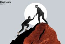 بتكوين تقترب من أعلى مستوى في تاريخها مع استمرار الإغلاق الحكومي لليوم الثالث