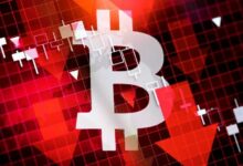 بيتكوين تستعيد جزءًا من خسائرها بعد الانهيار الكبير.. ولكن عمليات التصفية قاسية! إليك أحدث البيانات