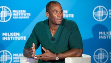 آرثر هايز يعلق على خطاب باول: "إنهاء التضييق الكمي يلوح في الأفق"