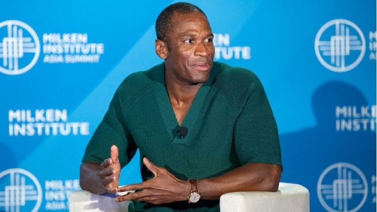 آرثر هايز يعلق على خطاب باول: "إنهاء التضييق الكمي يلوح في الأفق"