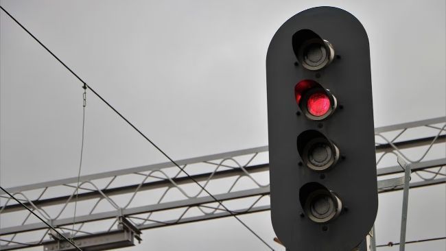 الدببة تضغط على دعم البيتكوين الحرج مع ارتفاع مؤشرات التقلب للذهب والأسهم