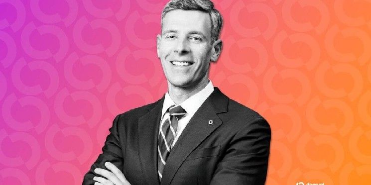 رئيس OCC يهدّئ من مخاوف "الهرم المالي" للعملات المستقرة