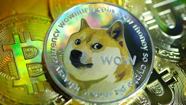 لماذا قد ينعكس سعر عملة Dogecoin إلى 0.5 دولار مع وصول الزخم إلى مستويات تاريخية منخفضة