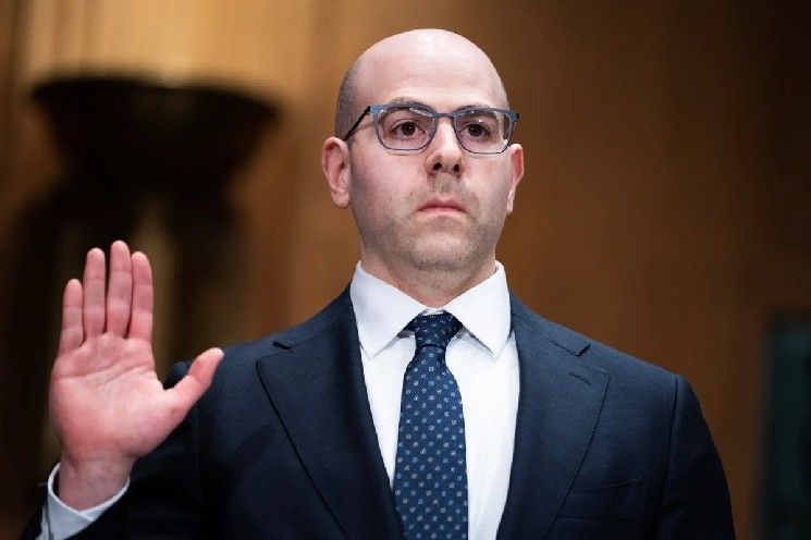 عضو مجلس الاحتياطي الفيدرالي الأكثر تشجيعاً للسيولة النقدية ستيفن ميران يُصدر بياناً اقتصادياً غير مألوفاً جديداً