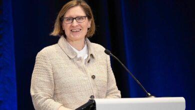 عضو مجلس الاحتياطي الفيدرالي بولسون يُصدر بيانًا حول خفض أسعار الفائدة لهذا العام