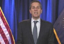 محافظ مجلس الاحتياطي الفيدرالي بار يحذر من ثغرة محتملة للبيتكوين في قانون GENIUS