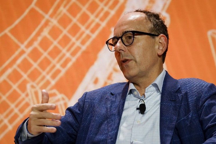 رئيس "فان إيك" الذي يدير مليارات الدولارات: "في حال تحقُّق هذا السيناريو سنتخلَّى عن البيتكوين" ويكشف عن عملة بديلة واعدة