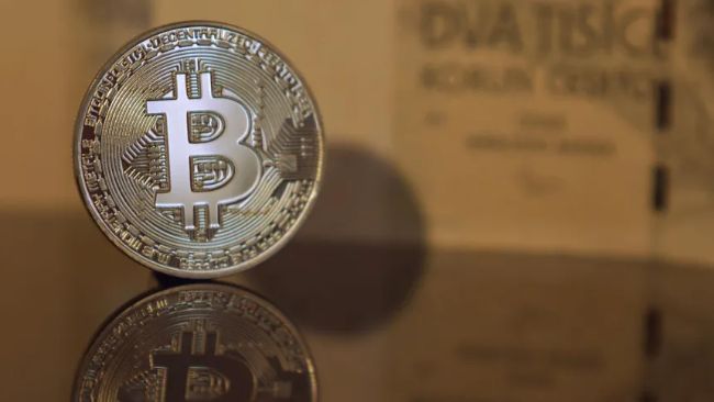 استعادة المسار أم التراجع؟ البيتكوين يواجه تحدياً حاسماً عند منطقة مصيرية