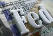 مسؤولان مركزيان أمريكي يتحدثان بتشديد مع تراجع سعر البيتكوين