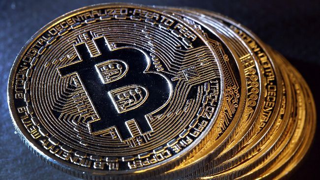 بيتكوين يرتد من مستوى 100,000 دولار: انعكاس صاعد أم فخ جديد للمتداولين؟