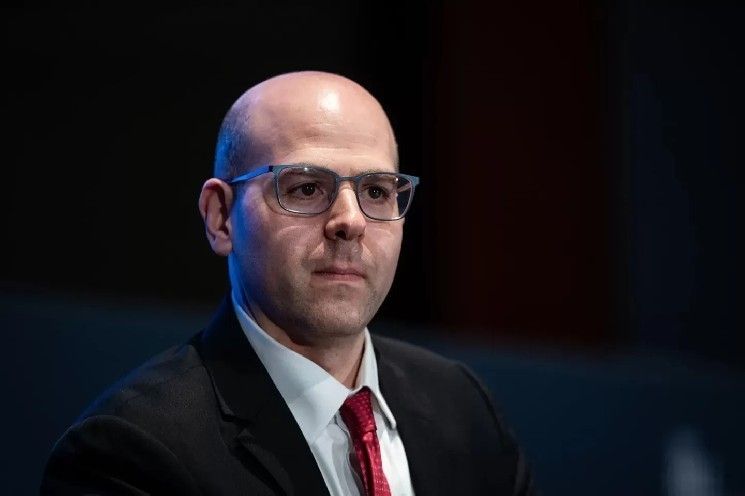 مسؤول الاحتياطي الفيدرالي الأكثر تساهلاً يعلن عن قرار سعر الفائدة المتوقع في ديسمبر