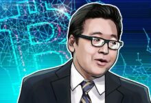 توم لي يعدّل توقعات البيتكوين: 250 ألف دولار أصبحت 'ربما' بحلول نهاية العام